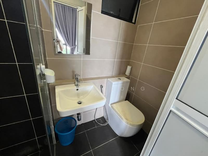 Servis Apartment untuk Dijual di D'Pristine - Erica Jong - Bathroom - PropertyGuru.com.my