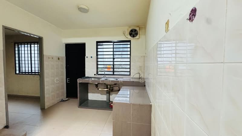 1-storey Terraced House for Rent in Taman Puteri Wangsa (Ulu Tiram) - Cecelia Choo - Kitchen - PropertyGuru.com.my