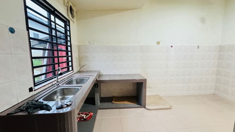 1-storey Terraced House for Rent in Taman Puteri Wangsa (Ulu Tiram) - Cecelia Choo - Kitchen - PropertyGuru.com.my