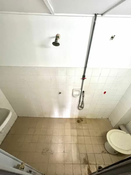 Pangsapuri untuk Dijual di Subang Perdana Goodyear Court 6 - Edwin Wong - Bathroom - PropertyGuru.com.my