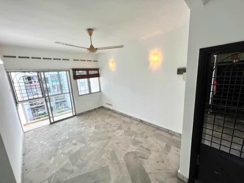 Pangsapuri untuk Dijual di Subang Perdana Goodyear Court 6 - Edwin Wong - Living Room - PropertyGuru.com.my