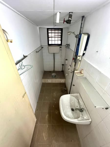 Pangsapuri untuk Dijual di Subang Perdana Goodyear Court 6 - Edwin Wong - Bathroom - PropertyGuru.com.my