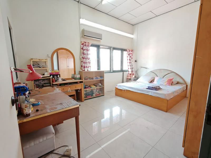 2-storey Terraced House for Sale in Taman Seri Rapat (Ipoh) - Qazin Khoo - Bedroom - PropertyGuru.com.my