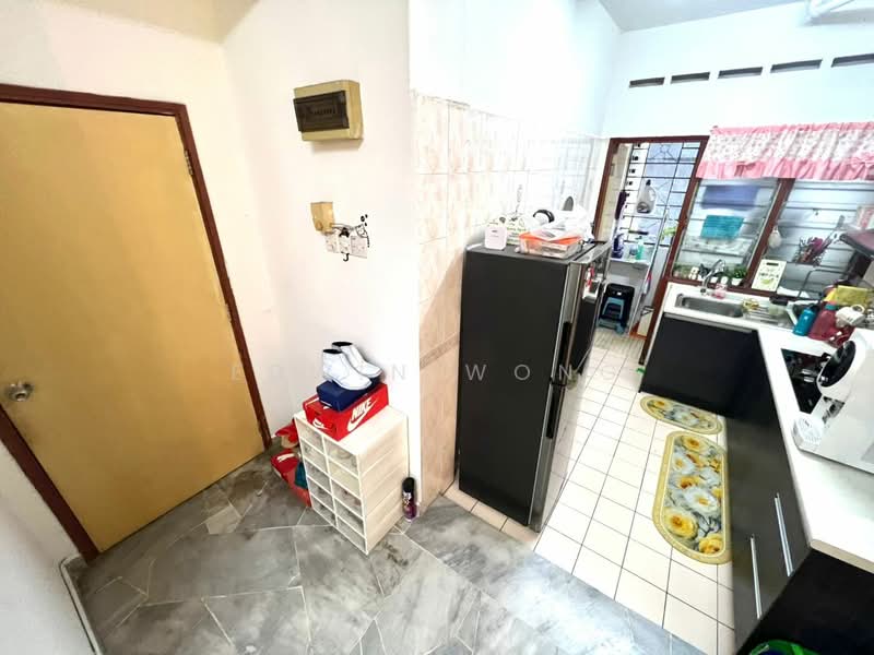 Pangsapuri untuk Dijual di Subang Perdana Goodyear Court 10 - Edwin Wong - Kitchen - PropertyGuru.com.my