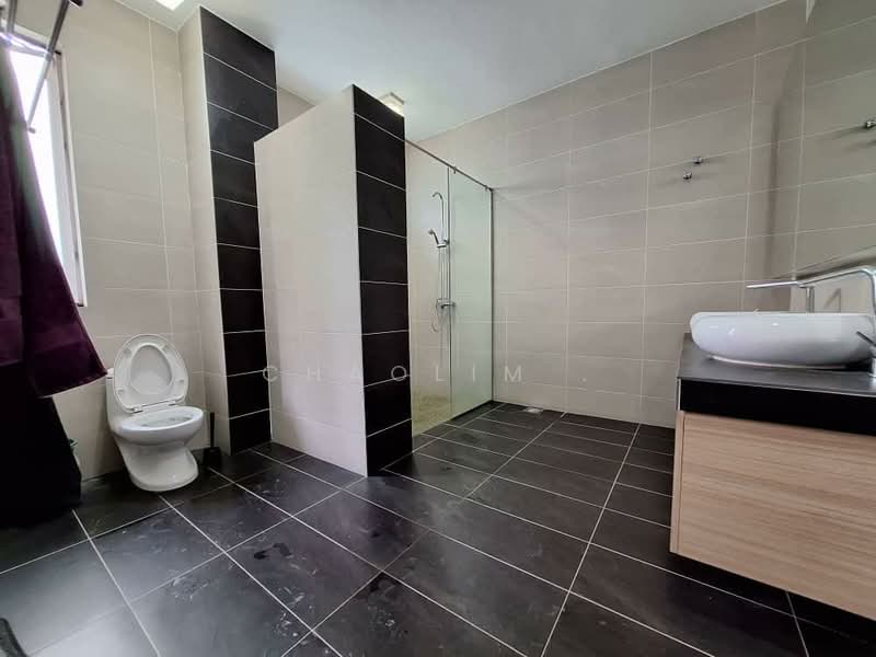 Bungalow for Sale in Taman Equine (Seri Kembangan) - ChaoLim . - Bathroom - PropertyGuru.com.my
