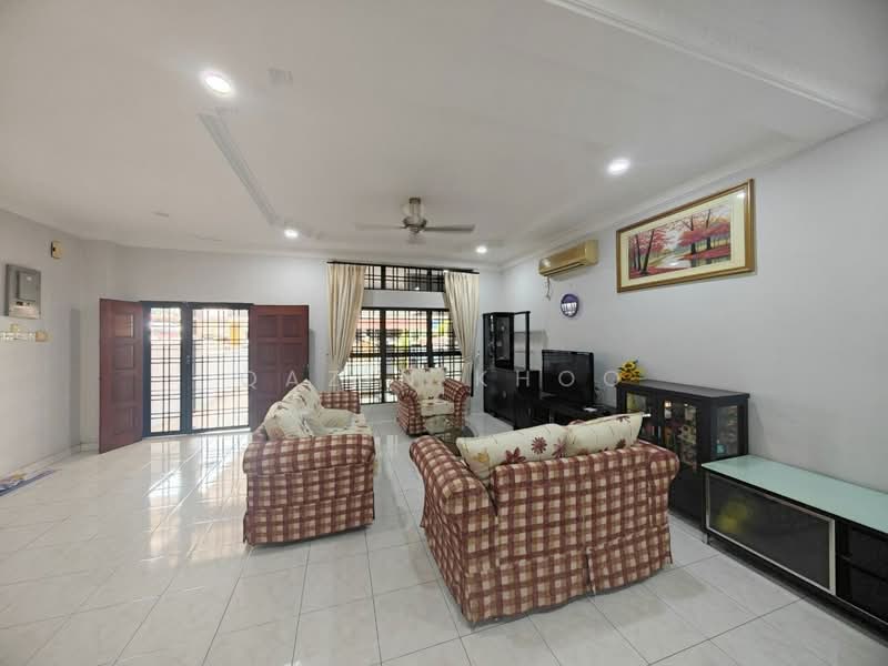 2-storey Terraced House for Sale in Taman Badri Shah (Lahat) - Qazin Khoo - Living Room - PropertyGuru.com.my