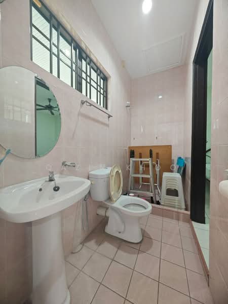 2-storey Terraced House for Sale in Taman Badri Shah (Lahat) - Qazin Khoo - Bathroom - PropertyGuru.com.my