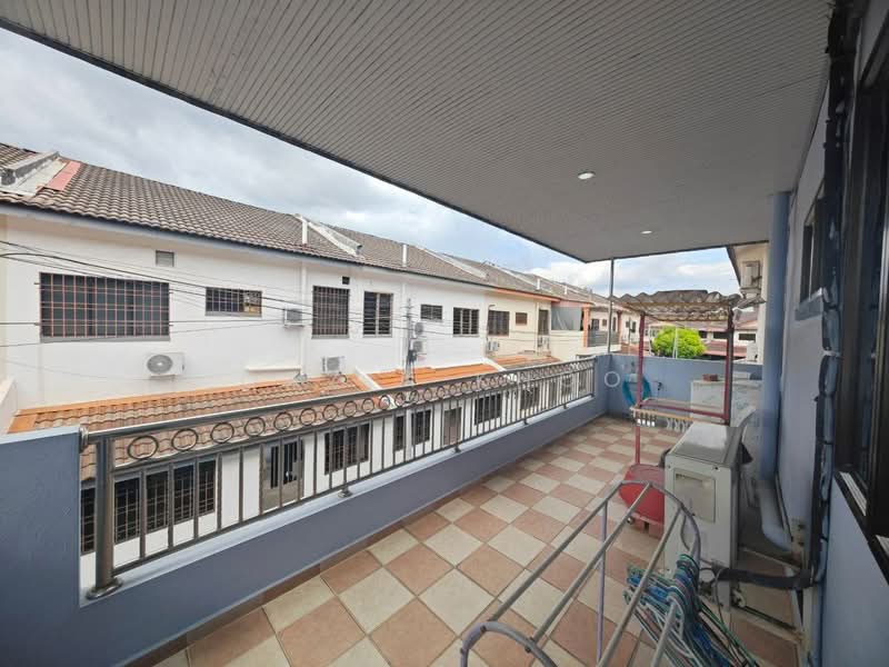 2-storey Terraced House for Sale in Taman Badri Shah (Lahat) - Qazin Khoo - Balcony - PropertyGuru.com.my