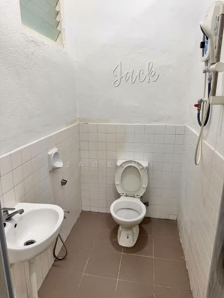 1-storey Terraced House for Rent in Bukit Mertajam (Penang) - Jack Ng - Bathroom - PropertyGuru.com.my