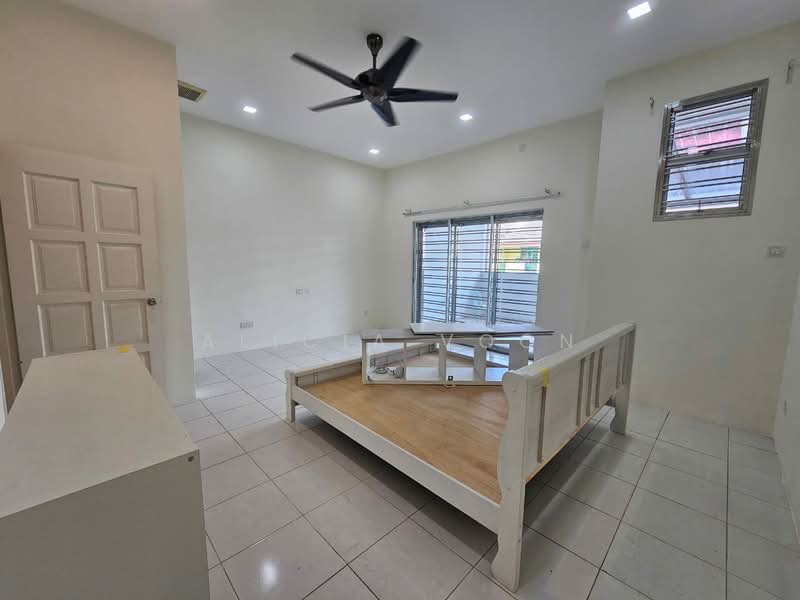 Rumah Teres 2 Tingkat untuk Dijual di Taman Sri Putri (Kulai) - Alicia Voon - Bedroom - PropertyGuru.com.my