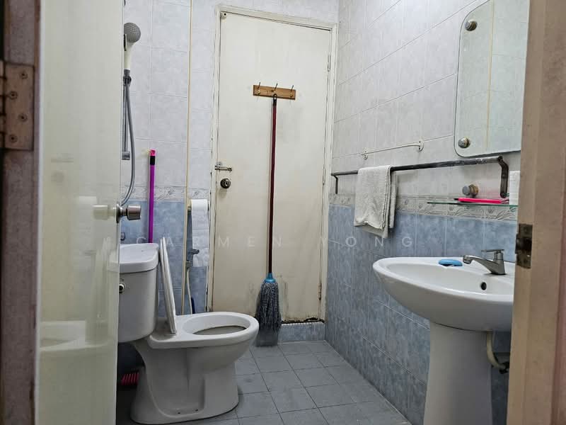 2-storey Terraced House for Rent in SS 23, Taman Sea (Petaling Jaya) - Carmen Yong - Bathroom - PropertyGuru.com.my