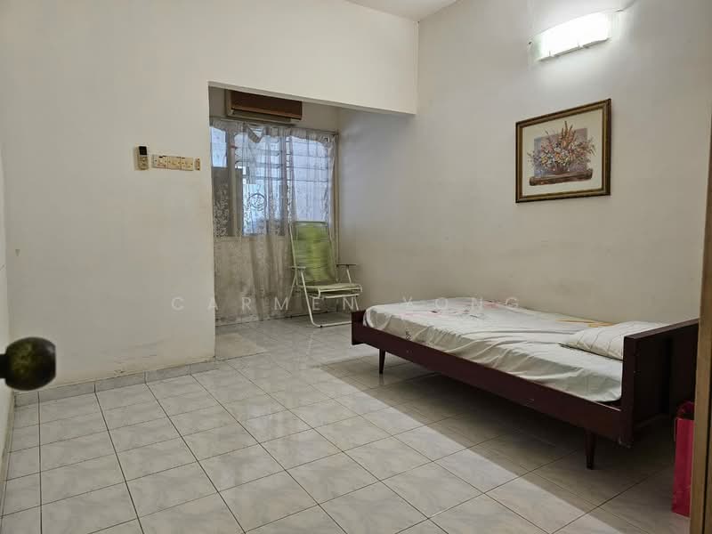 2-storey Terraced House for Rent in SS 23, Taman Sea (Petaling Jaya) - Carmen Yong - Bedroom - PropertyGuru.com.my
