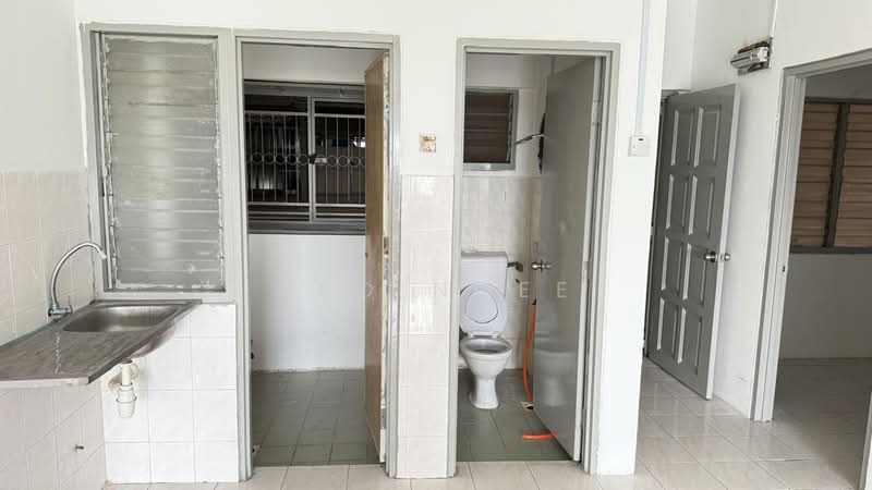 Pangsapuri untuk Dijual di Pangsapuri Cemara - Yeo Ngee - Kitchen - PropertyGuru.com.my