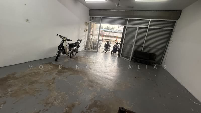 Retail Space for Rent in Taman Subang Perdana (Seksyen U5) (Sungai Buloh) - Mohd Nazri Alias - Interior - PropertyGuru.com.my