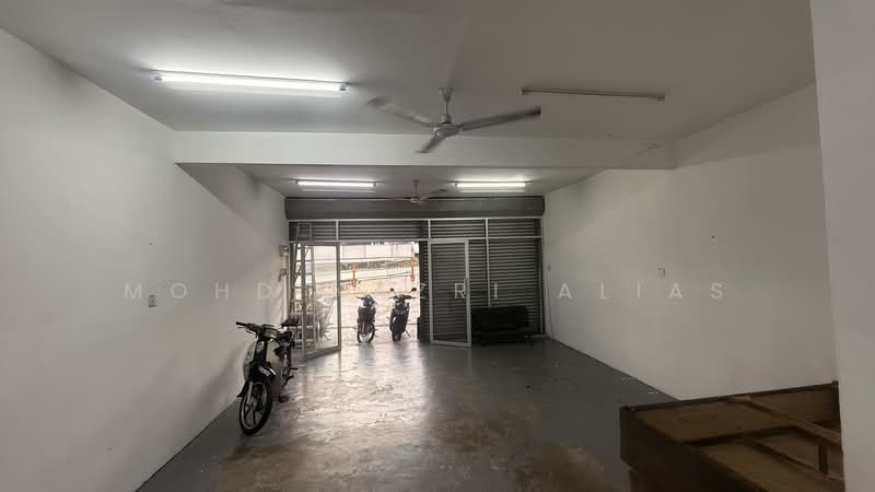 Retail Space for Rent in Taman Subang Perdana (Seksyen U5) (Sungai Buloh) - Mohd Nazri Alias - Interior - PropertyGuru.com.my