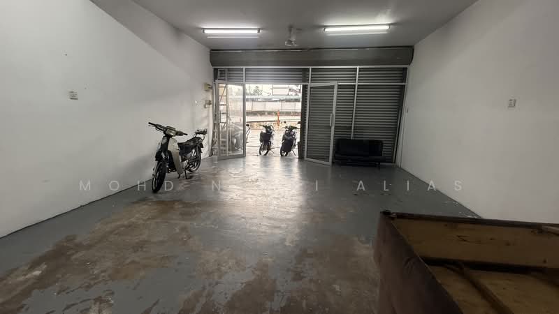 Retail Space for Rent in Taman Subang Perdana (Seksyen U5) (Sungai Buloh) - Mohd Nazri Alias - Interior - PropertyGuru.com.my