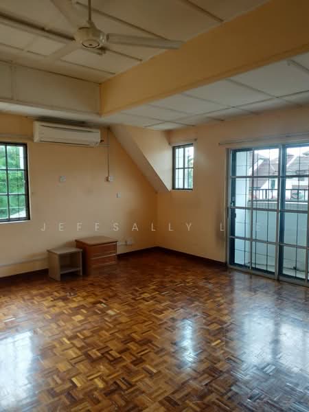 Rumah Berkembar untuk Dijual di Subang Jaya (Selangor) - JeffSally Lee - Living Room - PropertyGuru.com.my