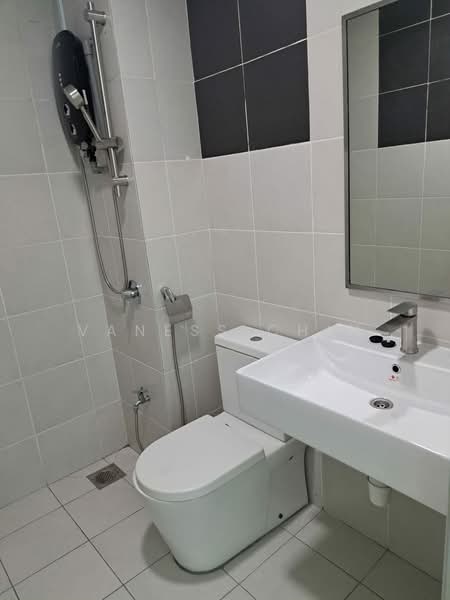 Servis Apartment untuk Disewa di Centrestage Designer Suite - Vaness Chin - Bathroom - PropertyGuru.com.my