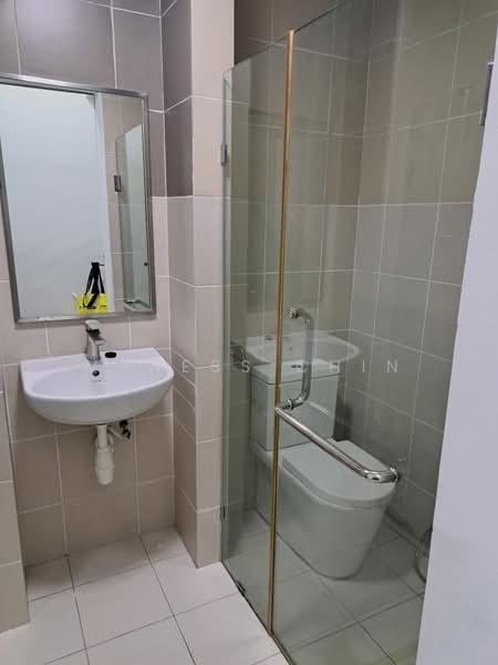 Servis Apartment untuk Disewa di Centrestage Designer Suite - Vaness Chin - Bathroom - PropertyGuru.com.my