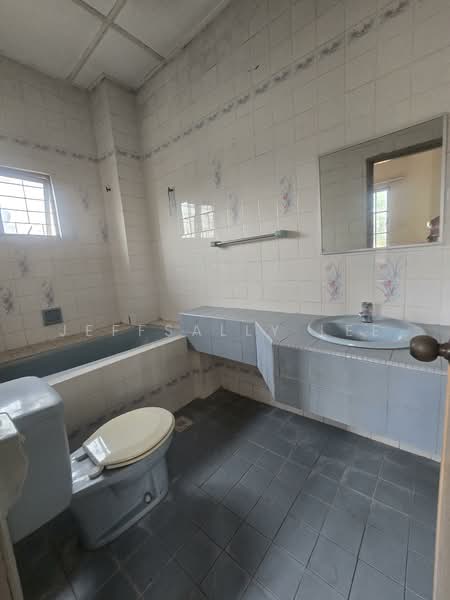 Rumah Berkembar untuk Dijual di Subang Jaya (Selangor) - JeffSally Lee - Bathroom - PropertyGuru.com.my