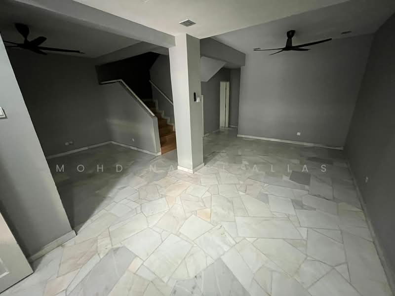 Rumah Teres untuk Dijual di Bukit Jelutong (Shah Alam) - Mohd Nazri Alias - Living Room - PropertyGuru.com.my