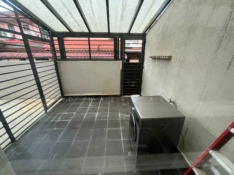 Rumah Teres untuk Dijual di Bukit Jelutong (Shah Alam) - Mohd Nazri Alias - Balcony - PropertyGuru.com.my
