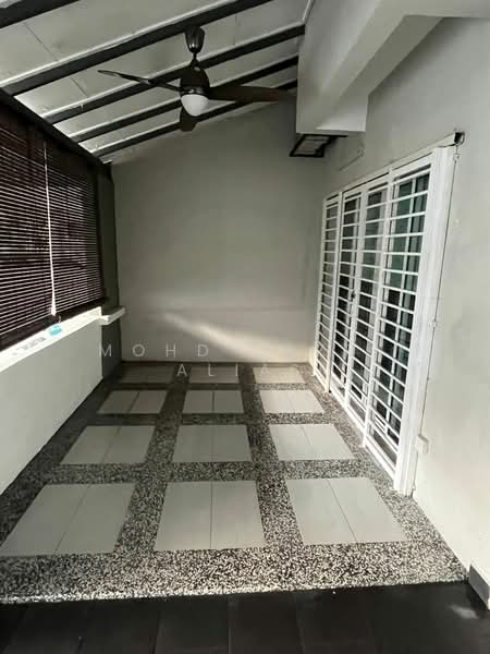 Rumah Teres untuk Dijual di Bukit Jelutong (Shah Alam) - Mohd Nazri Alias - Balcony - PropertyGuru.com.my