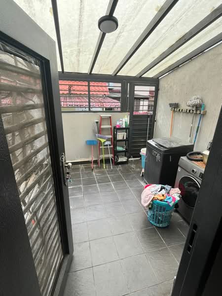 Rumah Teres untuk Dijual di Bukit Jelutong (Shah Alam) - Mohd Nazri Alias - Exterior - PropertyGuru.com.my