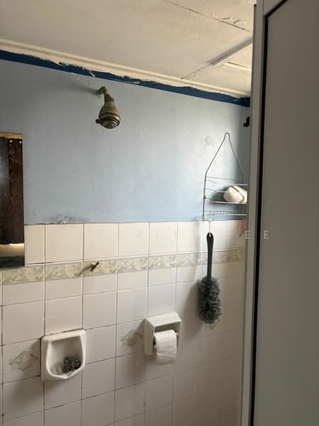 Pangsapuri untuk Dijual di Subang Perdana Goodyear Court 8 - JeffSally Lee - Bathroom - PropertyGuru.com.my