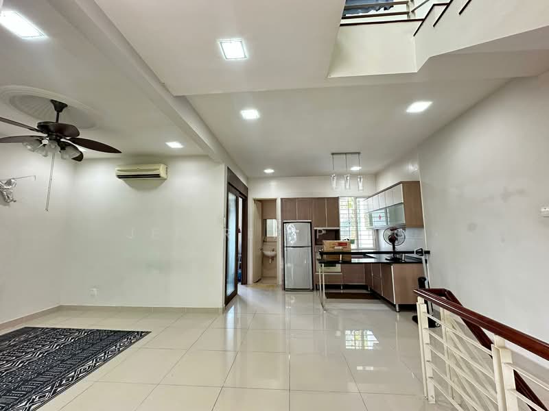 2.5-storey Terraced House for Sale in The Oasis (Cheras) - Jeffrey Pang - Living Room - PropertyGuru.com.my