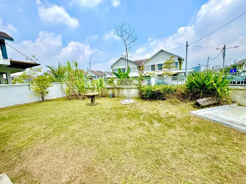 Cluster House for Sale in Alam Suria (Puncak Alam) - Shiqin Saidin - Garden - PropertyGuru.com.my