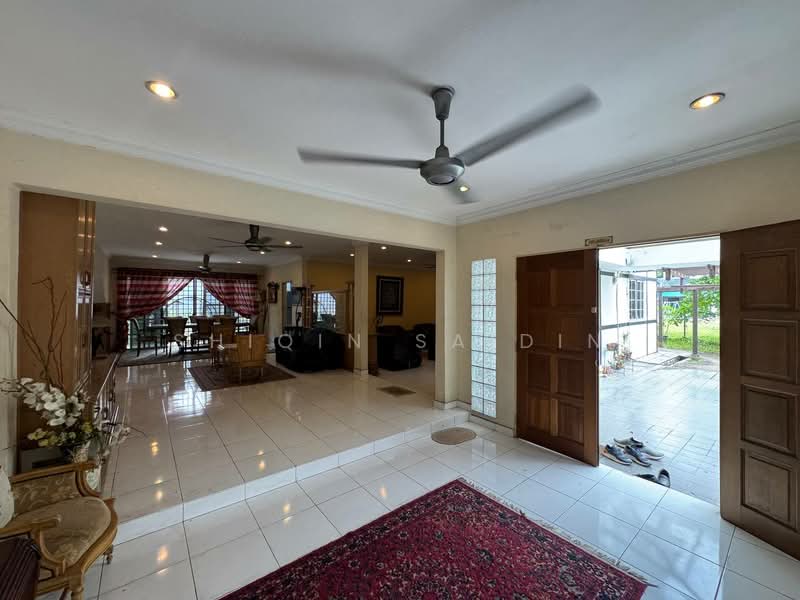 Rumah Banglo untuk Disewa di Seksyen 9 (Shah Alam) - Shiqin Saidin - Living Room - PropertyGuru.com.my