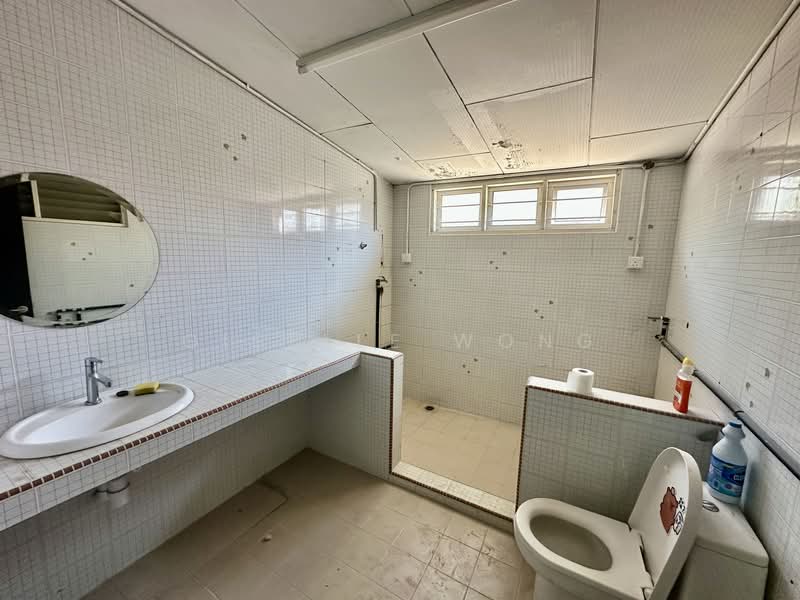 Banglo Komersial untuk Disewa di Tanjung Tokong (Penang) - Giselle Wong - Bathroom - PropertyGuru.com.my