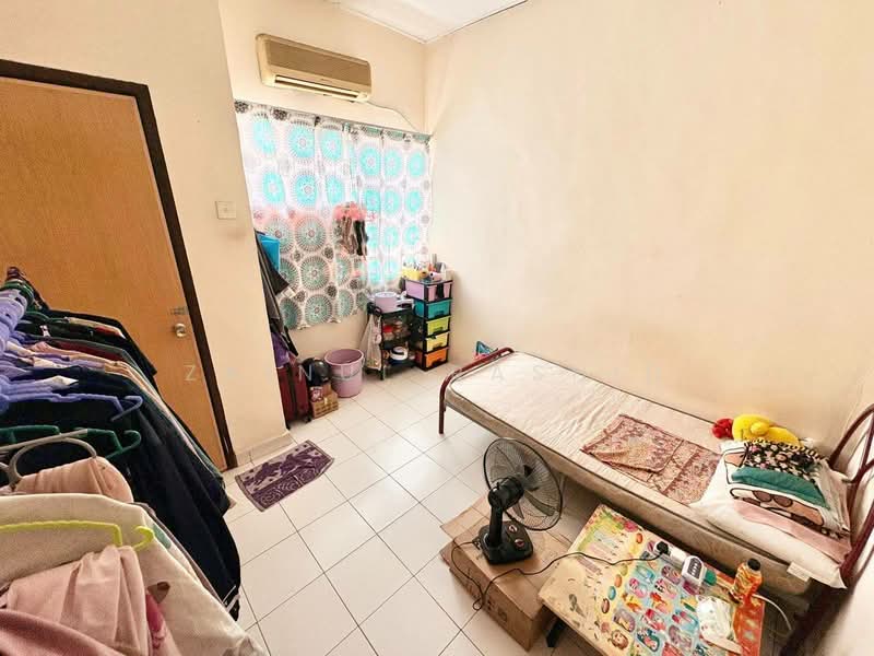 2-storey Terraced House for Sale in Bandar Bukit Puchong 2 (Puchong) - Zainul Rashid - Bedroom - PropertyGuru.com.my