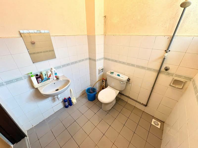 2-storey Terraced House for Sale in Bandar Bukit Puchong 2 (Puchong) - Zainul Rashid - Bathroom - PropertyGuru.com.my