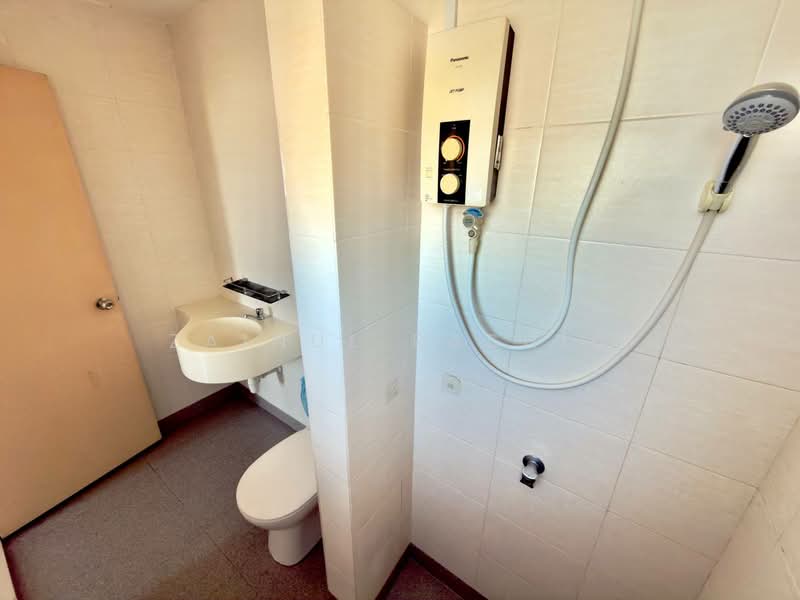 Service Residence for Sale at Platinum Lake PV 21 - Zainul Rashid - Bathroom - PropertyGuru.com.my