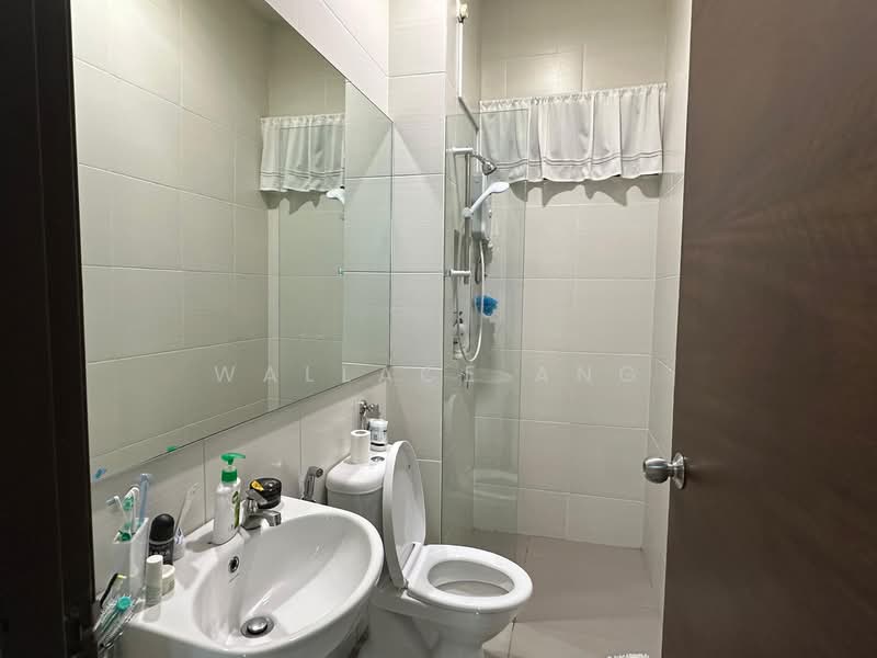 Semi-Detached House for Sale in Senibong Cove (Masai) - Wallace Ang - Bathroom - PropertyGuru.com.my
