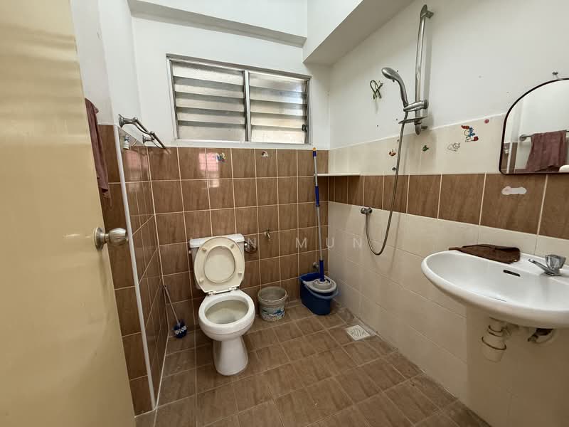 Pangsapuri untuk Dijual di Gembira Park - Mun Mun - Bathroom - PropertyGuru.com.my