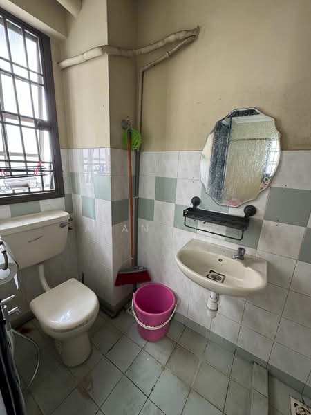 Pangsapuri untuk Dijual di Sri Impian Apartment - Alan Ler - Bathroom - PropertyGuru.com.my