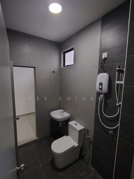 Terraced House for Rent in Kampung Sentosa Barat (Pasir Gudang) - Yee Shiuen - Bathroom - PropertyGuru.com.my