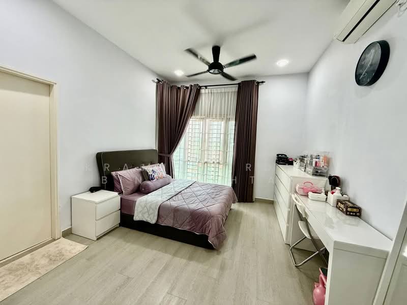 Condominium for Sale at Lake Vista Residence (Tasik Vista Residen) - Akramin Firdaus Bin Mokhtar - Bedroom - PropertyGuru.com.my