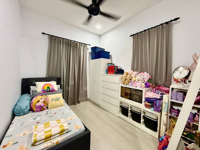 Condominium for Sale at Lake Vista Residence (Tasik Vista Residen) - Akramin Firdaus Bin Mokhtar - Bedroom - PropertyGuru.com.my