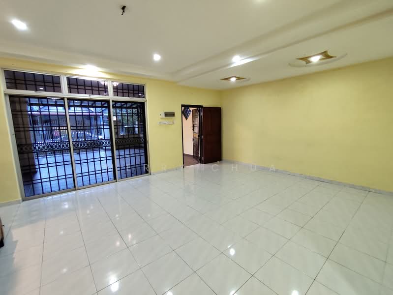 Rumah Teres 2 Tingkat untuk Dijual di Taman Pulai Utama (Skudai) - Merry Chua - Living Room - PropertyGuru.com.my