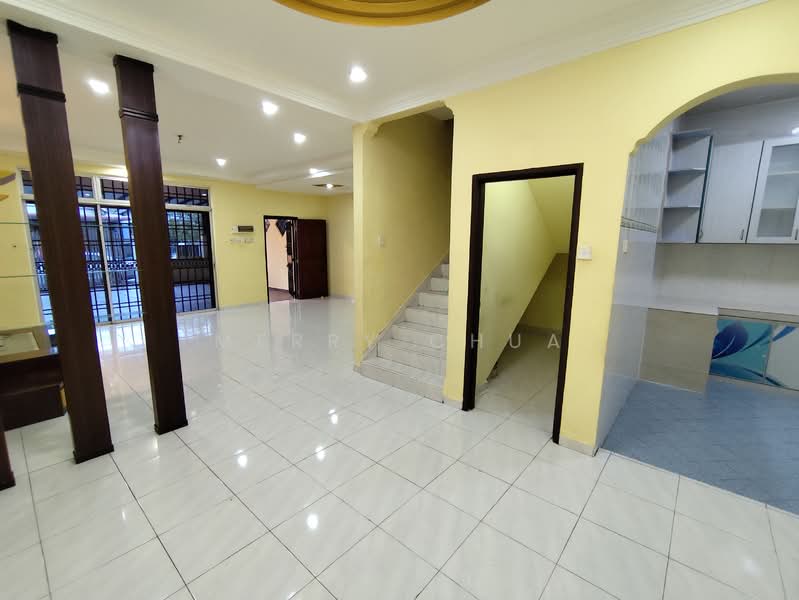 Rumah Teres 2 Tingkat untuk Dijual di Taman Pulai Utama (Skudai) - Merry Chua - Living Room - PropertyGuru.com.my