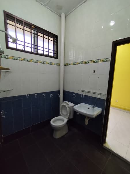Rumah Teres 2 Tingkat untuk Dijual di Taman Pulai Utama (Skudai) - Merry Chua - Bathroom - PropertyGuru.com.my