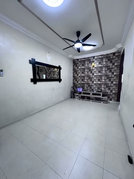Rumah Teres 1 Tingkat untuk Dijual di Taman Pulai Emas (Kulai) - Edwin Dass - Living Room - PropertyGuru.com.my