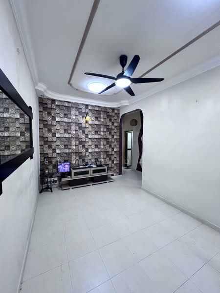 Rumah Teres 1 Tingkat untuk Dijual di Taman Pulai Emas (Kulai) - Edwin Dass - Living Room - PropertyGuru.com.my