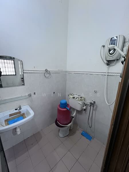 Rumah Teres 1 Tingkat untuk Dijual di Taman Pulai Emas (Kulai) - Edwin Dass - Bathroom - PropertyGuru.com.my