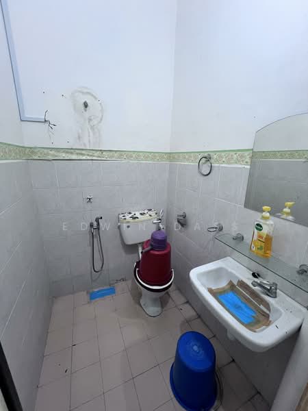 Rumah Teres 1 Tingkat untuk Dijual di Taman Pulai Emas (Kulai) - Edwin Dass - Bathroom - PropertyGuru.com.my