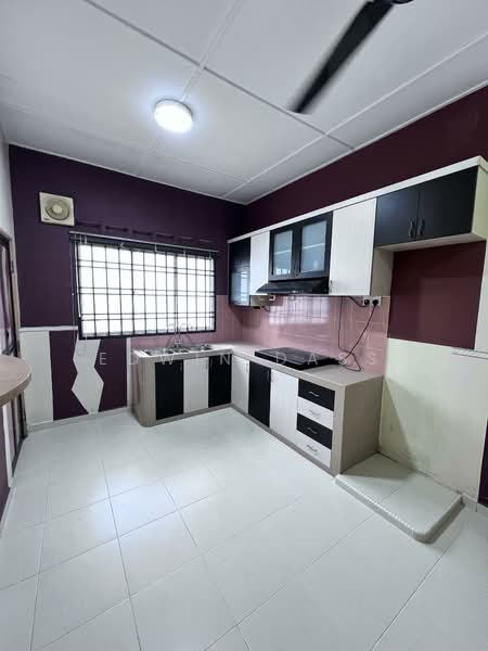 Rumah Teres 1 Tingkat untuk Dijual di Taman Pulai Emas (Kulai) - Edwin Dass - Kitchen - PropertyGuru.com.my